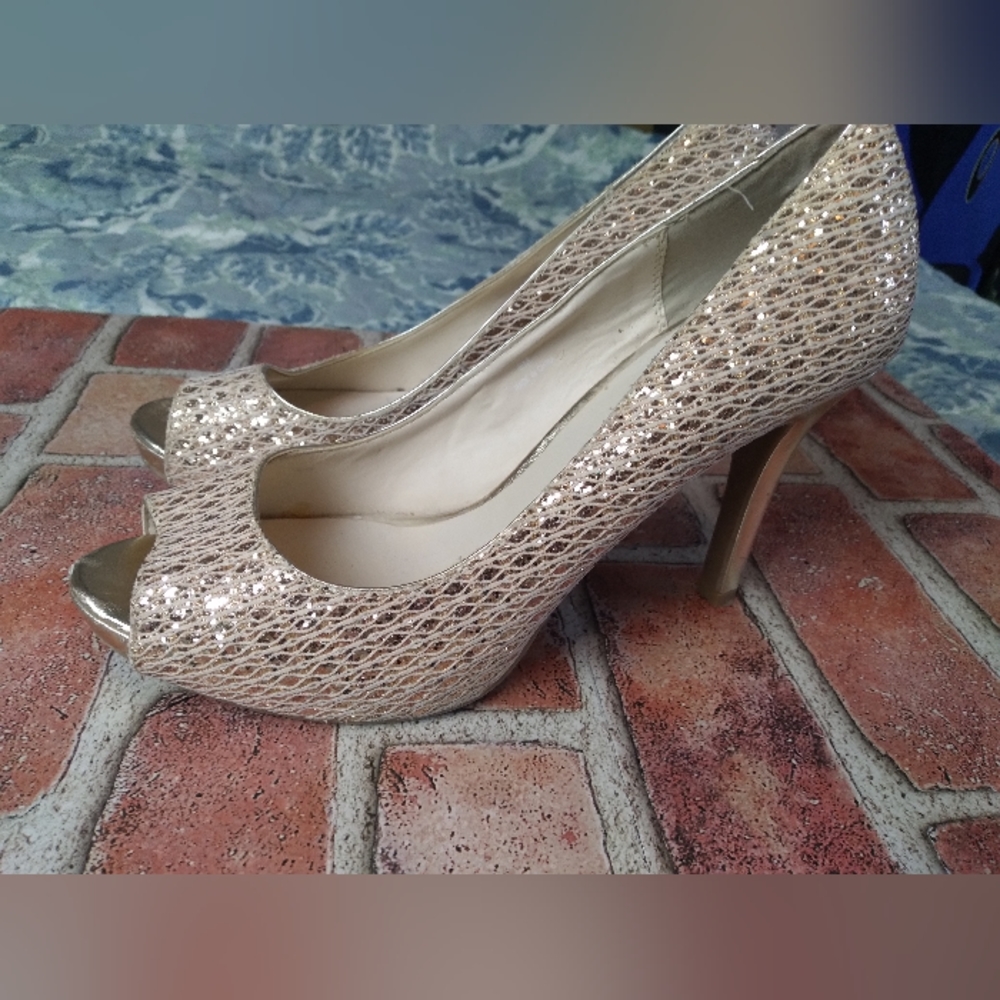 Gold peep toe Audrey Brooke Heels size 9